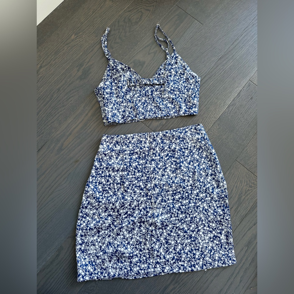 Zara - Blue and White Co-ord crop top and skirt